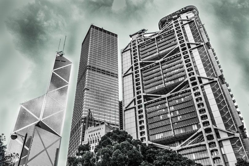 من اليمين لليسار: برج HSBC، مركز شيونغ كونغ، بنك الصين