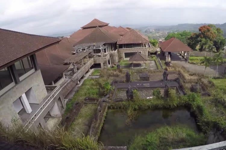 فندق قصر الأشباح في اندونيسيا