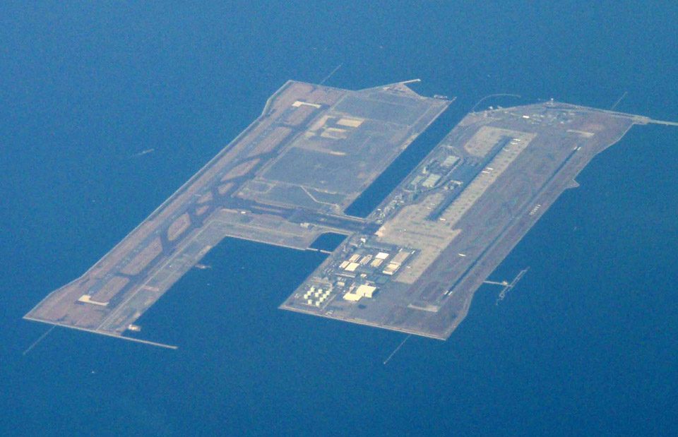 مطار كانساي في اليابان