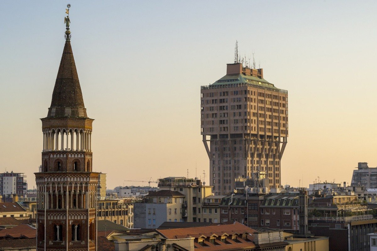 مبنى (توري فيلسكا) Torre Velasca في مدينة (ميلانو). صورة: hellron/Getty Images