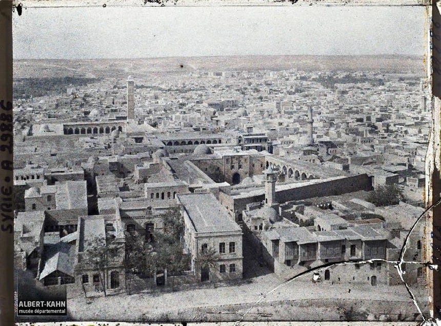منظر لمدينة حلب السورية ملتقط من القلعة سنة 1921.