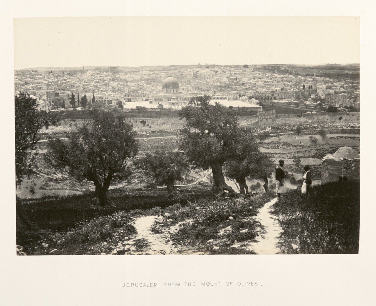صورة ملتقطة لمدينة القدس من أعالي جبل الزيتون المحاذي، سنة 1862.