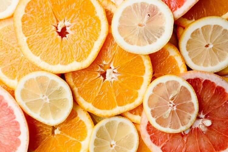 كيف نأكل البرتقال والكليمونتين بالطريقة المناسبة